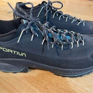 La Sportiva Approach women shoes. Size 8.